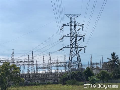 住家附近有高壓電塔|旁邊有高壓電塔！他心動「離蛋黃區很近」…過來人。